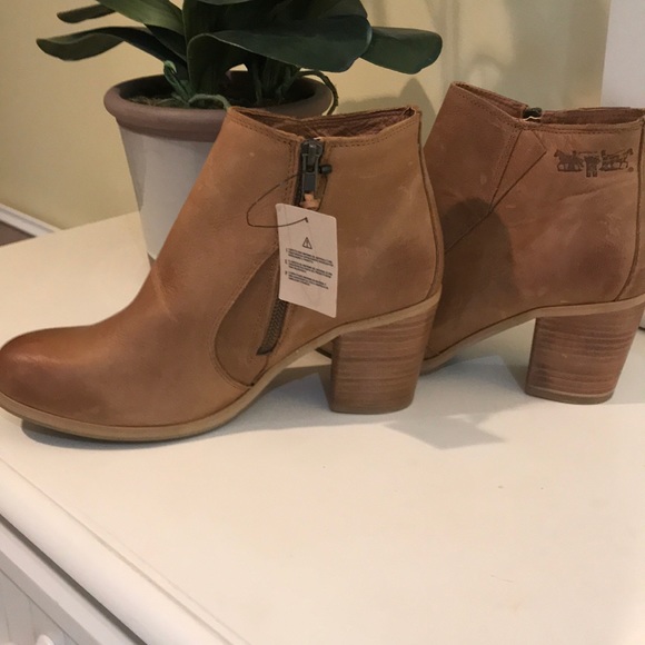 levi ankle boots